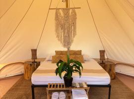 Glamping at Kalumo Lodge - Tent 2, hotel in Oslob