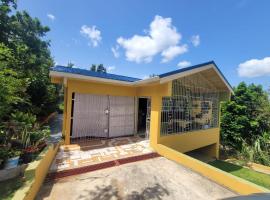 M&A Tranquility Cottage، فندق في Knockpatrick