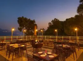 The Grand - A Premium Hotel near new BUS STAND SIMLA- Centrally heated #ROOFTOP TERRACE #PARKING #