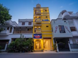 FabHotel Martine's Residency - French Colony, 5 Mins from Rock Beach, hotel in Puducherry