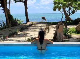 Piscine rien que pour vous, propriété entière face au lagon, les pieds dans l 'eau, cuisine équipée & wifi Le Boraha Beach Lodge 90 m2, hotel v destinaci Sainte Marie