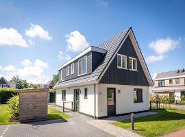 Serene Holiday Home in De Koog Texel with Sauna, hotel en Westermient
