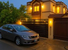 Haven Lodge - 4BR Luxurious Spanish Villa in Lahore, hotel em Lahore