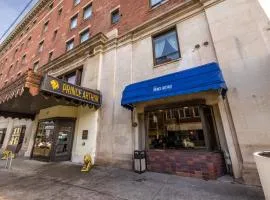 Prince Arthur Waterfront Hotel & Suites