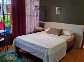 Surá House Corcovado SuriNico Room With AC, hotel v destinaci Puerto Jiménez