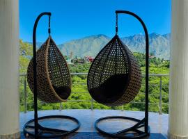 Sitara Hotel & Resort in the lap of nature, Mussoorie, hotel em Mussoorie