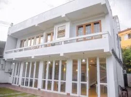 Gamage Hotel & Restaurant