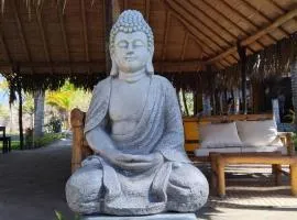 Bali Lodge Máncora - Playa, Piscina & Desayuno