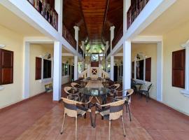 Twin House Guesthouse - Lao Experience, hotel in Luang Prabang