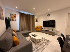 East Legon Loxwood House Condo with Gym & Pool, hotel v destinaci Accra