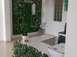 Four Palms Guest House, hotel u gradu Praja