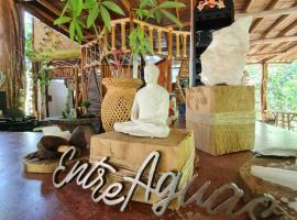 Hotel EntreAguas Ecolodge, hotel in Doradal