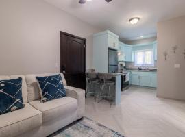 Lumora - Cozy 2-BD Condo in French Cay, hotel v destinaci Roatán