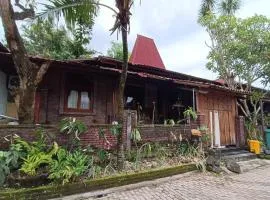 OYO 95051 Seven Trumpets Guest House