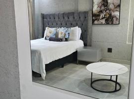 Questro Apartment Hotel, ξενοδοχείο σε eNyamazaneni