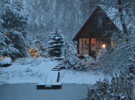 Pond View Cabin, hotel in Būda