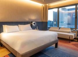 ノボテル カンポ デ ラス ナシオネス、マドリードのホテル