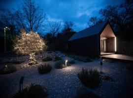 Moon - Tiny house from Callin Wines, hotel v destinaci Sežana