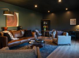 Trailhead by Weekender, готель у місті Tupper Lake
