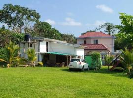 Villa 1200m2 de jardin "100m plage", hotel v destinaci Kribi