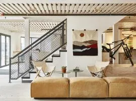 Slackline Moab, Outset Collection by Hilton