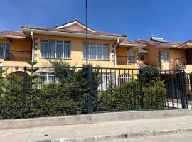 Cleo luxe villa, ξενοδοχείο σε MakandaraHousing Estate