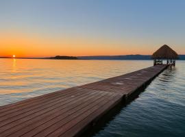 Villa Tayasal, hotel v destinaci Flores