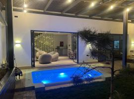 Hi-Tech Oasis Loft Villa with Outdoor Jacuzzi、Yakkasarayのホテル