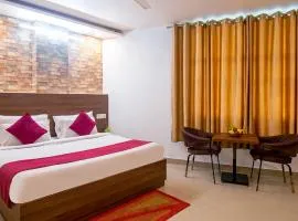 HOTEL S R Palace - Free Airport Drop for Minimum 05 Nights Stay - 5 mins from IGI & Domestic Airport Delhi