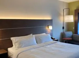 Holiday Inn Express & Suites - Springfield North by IHG