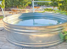 חאן בשביל היער, hotel em Ta‘oz