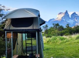 Yellow Plum Camp Pehoé, hótel í Torres del Paine