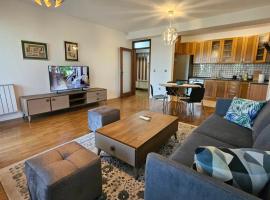 Lovely square apartment Purple Velvet 43 Macedonia Stree,位于斯科普里的酒店