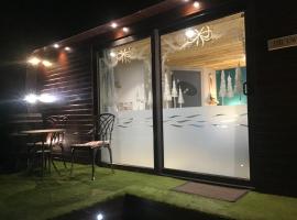 The Pod & Cwtch luxury accommodation, hotel in Aberaeron