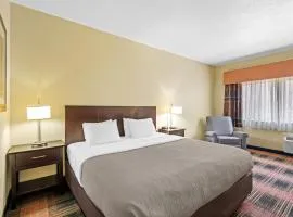 Quality Inn & Suites Des Moines Airport
