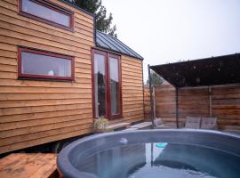 Tiny house s vyhřívacím koupacím sudem, hotell sihtkohas Nové Hrady