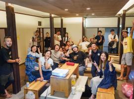 Bridgeブリッジゲストハウス، فندق في شيمونوسيكي