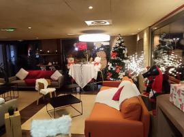 Campanile NATURE - Villennes sur Seine Poissy, hotel v destinaci Villennes-sur-Seine