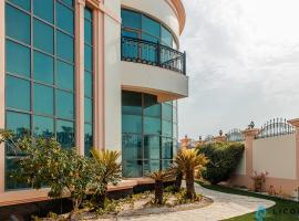 Full Moon Guesthouse,位于迪拜的酒店