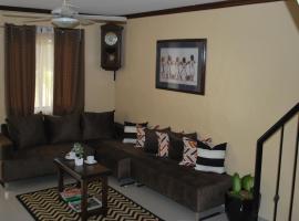 Foto do Hotel: Staycation Apartment