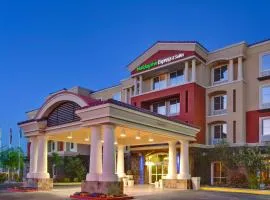 Holiday Inn Express & Suites Las Vegas SW Springvalley by IHG