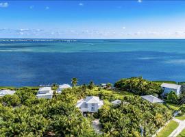 Ocean View with Pool, 4 bedroom Vila Near Key West, hótel í Cudjoe Key
