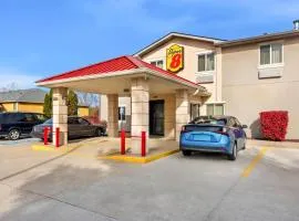 Super 8 by Wyndham Bloomington University Area