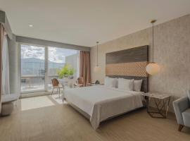 V Grand Hotel, a member of Radisson Individuals,位于麦德林的酒店