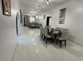 فيلا مودرن مكونة من 4 غرف نوم وصالة ومجلس ومطبخ 9, hotel en Riad