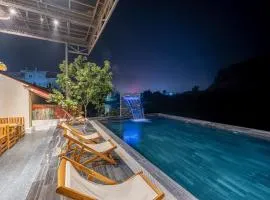 Odyssey Hotel 2, Tours & Motorbikes Rental