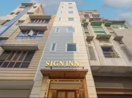 Hotel sign inn Few Steps From Golden Temple