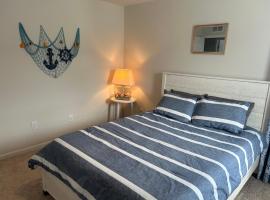 Large new beautiful house 1 and half miles to beach, hotel em Ocean View