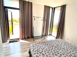 Green Village Pensiune, hotel v destinaci Roşu