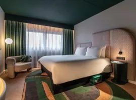 TRIBE Den Haag Centraal - Fully Renovated